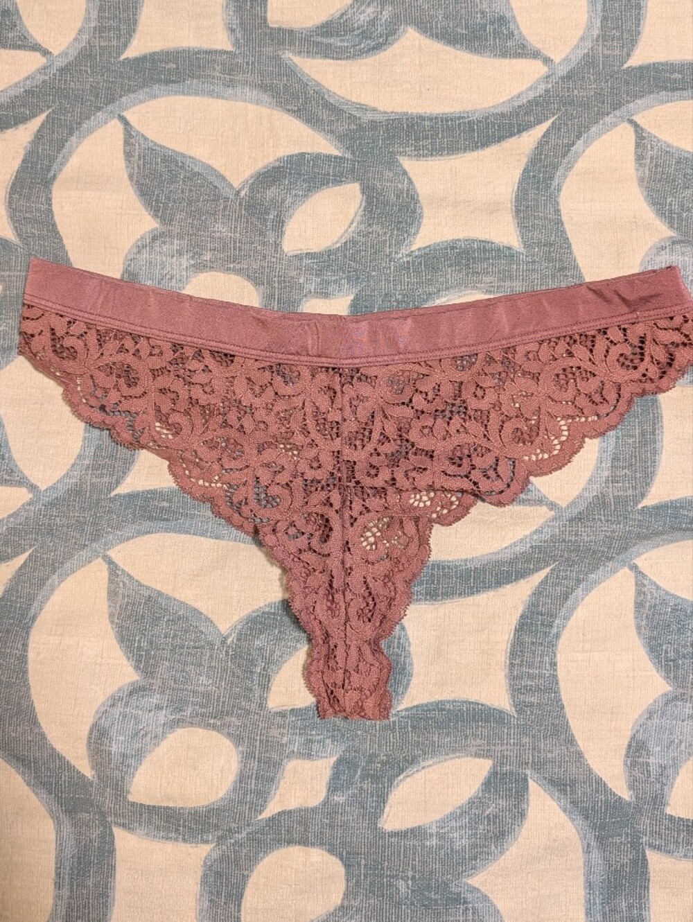 Victoria's Secret Lace Thong Panty in Dusty Rose - M